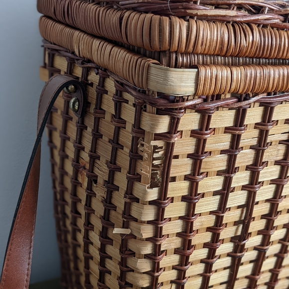 Vintage Picnic Basket with Strap - Picture 4 of 4
